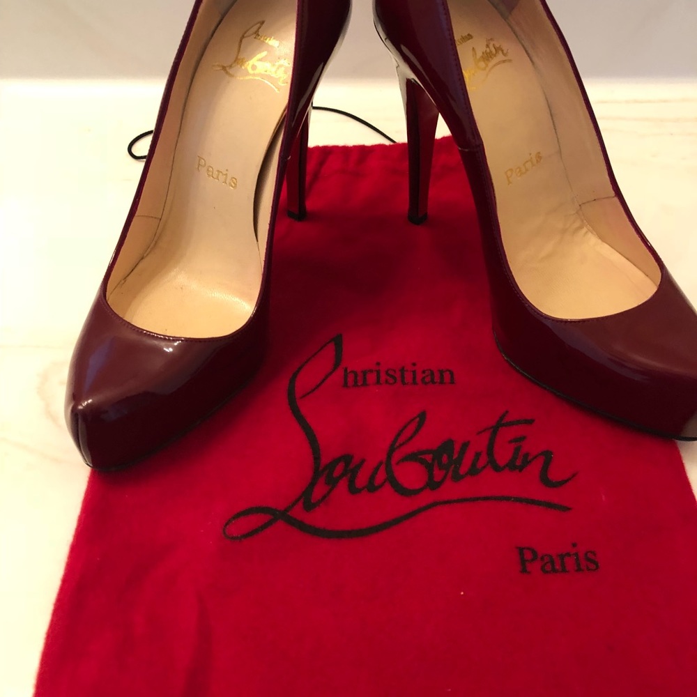 CHRISTIAN LOUBOUTIN PATENT LEATHER PUMPS